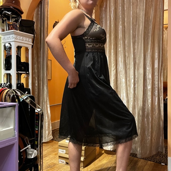 Vintage 60s nylon and lace embroidered slip dress - Picture 4 of 5